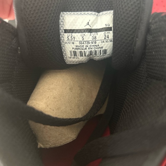 Air Jordan 1 Retro Mid GS ‘Gym Red’- Size 5.5Y - Excellent Used Condition - Picture 5 of 9